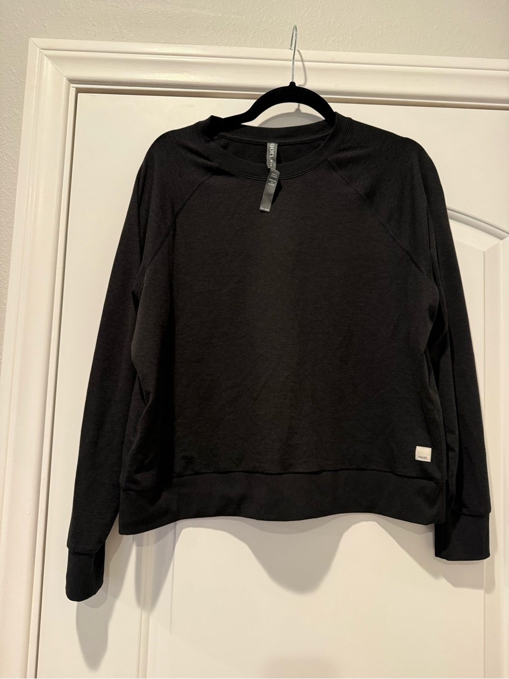 Vuori Halo Crewneck Sweatshirt size M in Heather Black